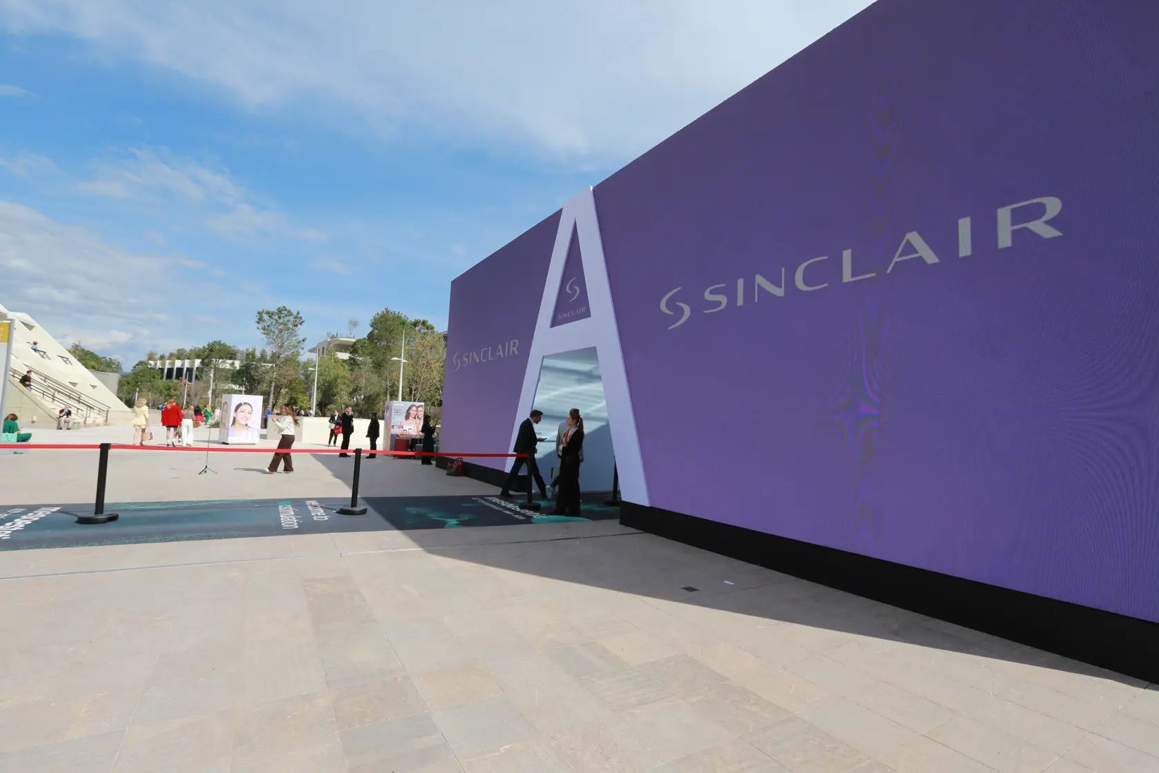 A Sinclair marcou presença no AMWC  Mônaco - o maior evento de medicina estática do mundo.